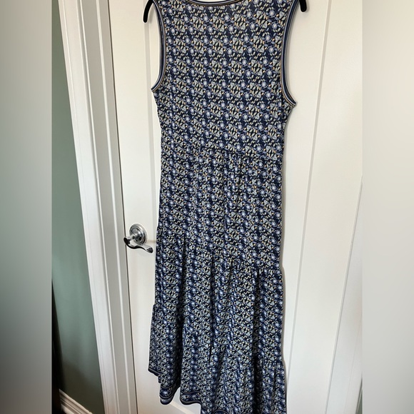Max Studio Tiered Maxi Blue Floral Sleeveless Dress with Front Buttons. Size M - Picture 2 of 5